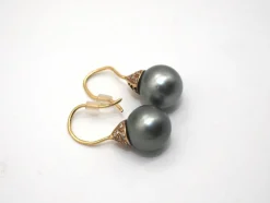 Boucles d'oreilles or jaune, perles et diamants