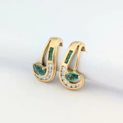 Boucles d'oreilles or jaune, émeraudes et diamants