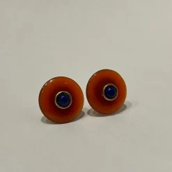 Boucles d'oreilles or jaune et résine orange et bleue