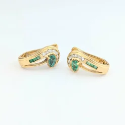 Boucles d'oreilles or jaune, émeraudes et diamants