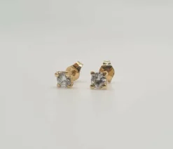Boucles d’oreilles or jaune et diamants