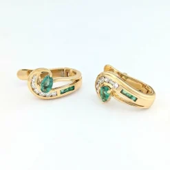 Boucles d'oreilles or jaune, émeraudes et diamants