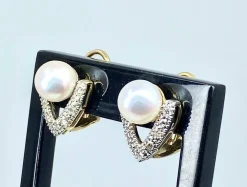 Boucles d’oreilles or jaune, perles de culture, diamants