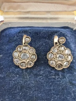 Boucles d'oreilles or jaune, diamants taiile rose couronnés
