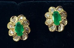 Boucles d’oreilles or jaune émeraudes et diamants