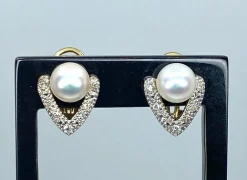 Boucles d’oreilles or jaune, perles de culture, diamants