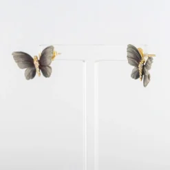 Boucles d'oreilles papillons en or, émail et diamants