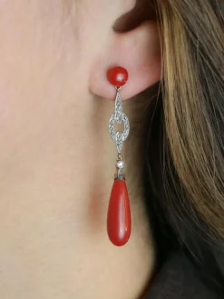 Boucles d'oreilles pendantes Art Deco corail rouge diamants taille rose