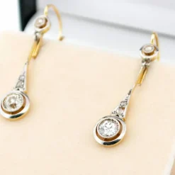 Boucles d'oreilles pendantes en diamant