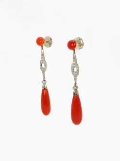 Boucles d'oreilles pendantes Art Deco corail rouge diamants taille rose