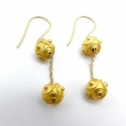 Boucles d'oreilles pendantes à double boule en or 18 carats de style étrusque