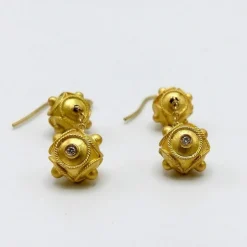 Boucles d'oreilles pendantes à double boule en or 18 carats de style étrusque