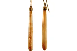 Boucles d'oreilles pendantes en or et corail antique