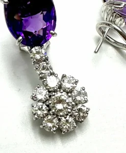 Boucles d'oreilles pendantes améthystes et diamants taille brillant