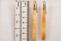 Boucles d'oreilles pendantes en or et corail antique
