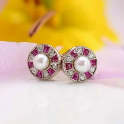 Boucles d'oreilles perles diamants et rubis calibrés