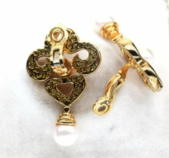 Boucles d'oreilles perlées anciennes