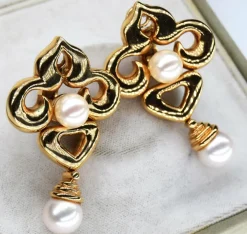 Boucles d'oreilles perlées anciennes
