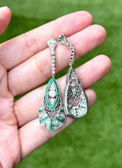 Boucles d'oreilles style Art Déco platine diamants et émeraudes