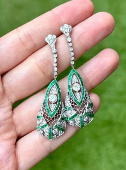 Boucles d'oreilles style Art Déco platine diamants et émeraudes
