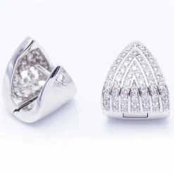 Boucles d'oreilles triangle en or avec diamants