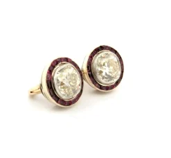 Boucles d'oreilles uniques en or jaune avec diamants et rubis importants