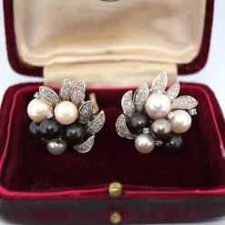 BOUCLES D'OREILLES VINTAGE en or blanc avec perles