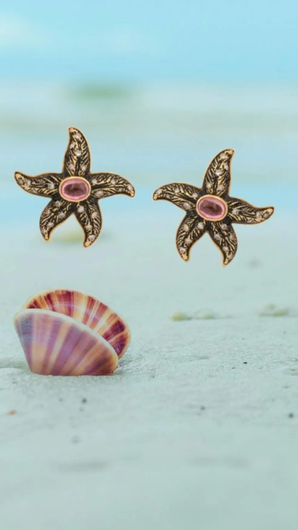 Boucles d'Oreilles Vintage Etoiles de Mer Tourmaline Diamants Email Or Jaune 18 Carats