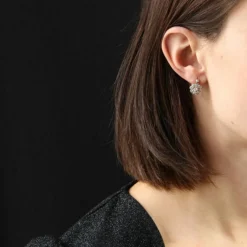 Boucles d'oreillles anciennes fleurs de diamants