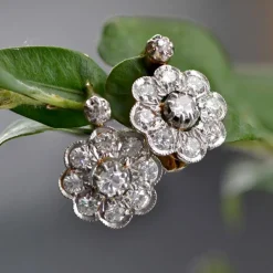 Boucles d'oreillles anciennes fleurs de diamants