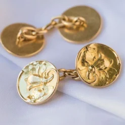 Boutons de manchettes or lys
