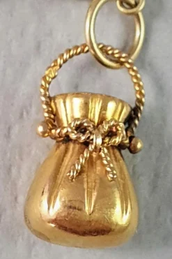 Bracelet ancien or jaune avec breloques