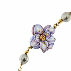 Bracelet avec fleur en émail et perles