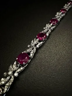 Bracelet avec rubis de 14 ct et diamants de 3 ct.