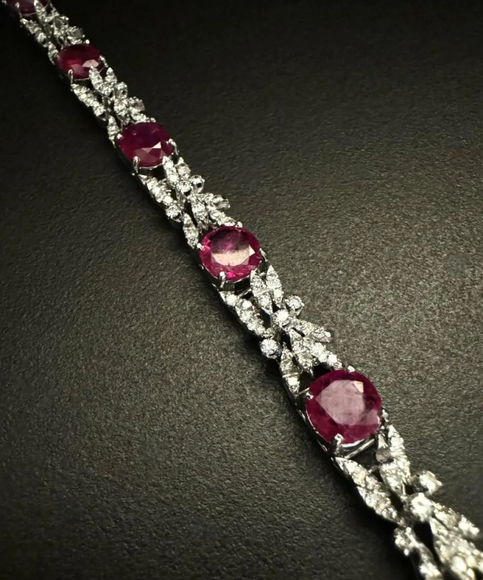 Bracelet avec rubis de 14 ct et diamants de 3 ct.