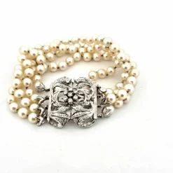 Bracelet de perles avec fermoir en or blanc massif et diamants