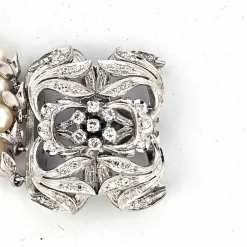 Bracelet de perles avec fermoir en or blanc massif et diamants