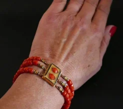 Bracelet En Corail Ancien Facetté, Fermoir avec Cabochon, Or