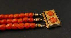 Bracelet En Corail Ancien Facetté, Fermoir avec Cabochon, Or