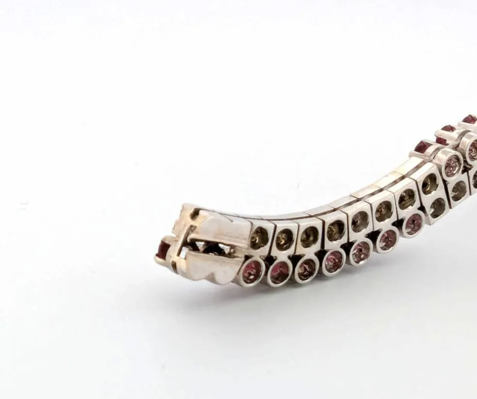 Bracelet en or blanc avec diamants et rubis