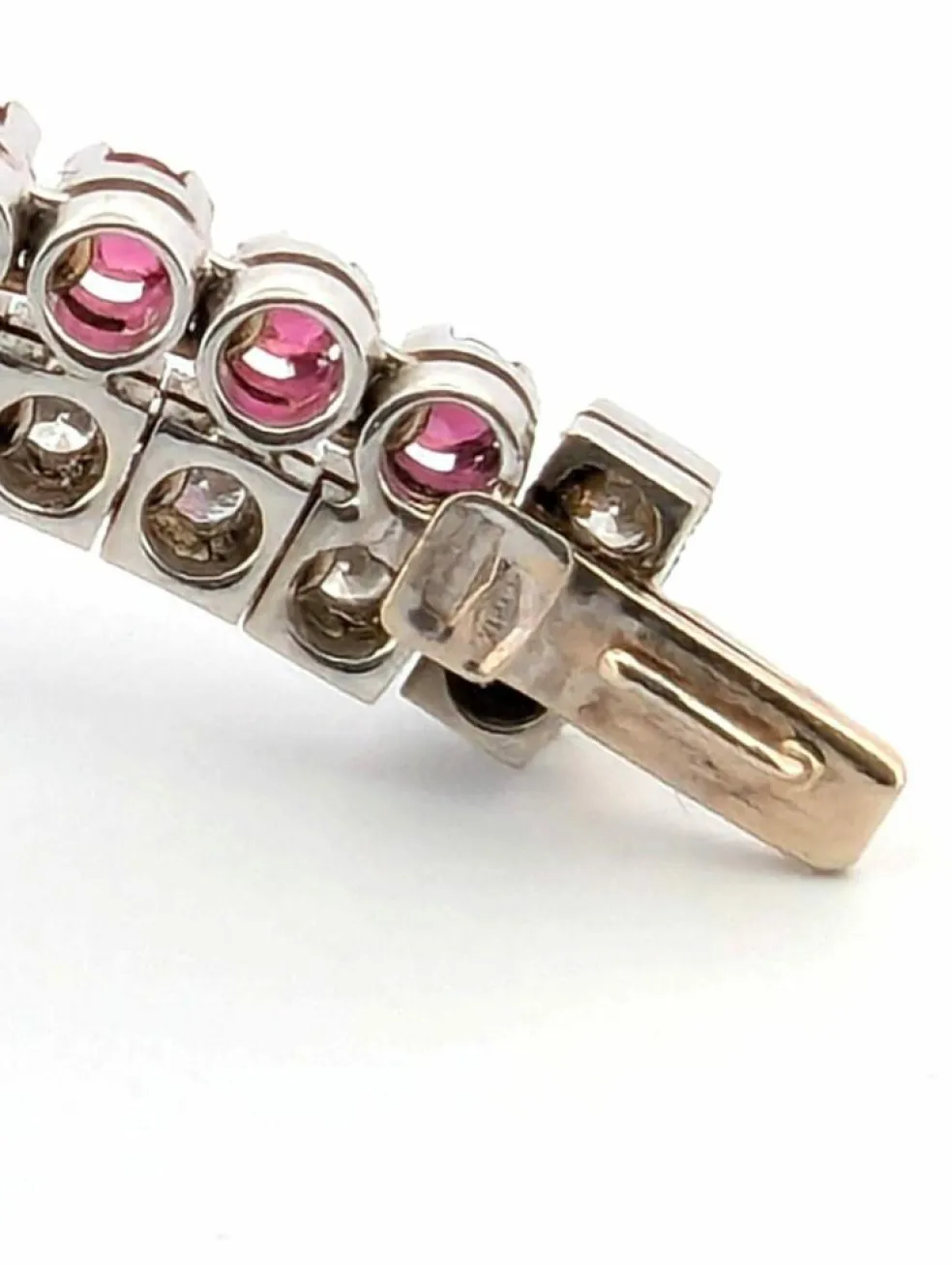 Bracelet en or blanc avec diamants et rubis