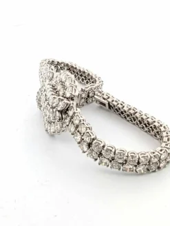 Bracelet en or blanc serti de diamants