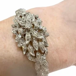 Bracelet en or de l'époque rétro contemporaine avec diamants