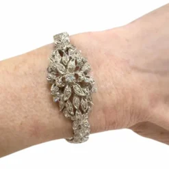 Bracelet en or de l'époque rétro contemporaine avec diamants
