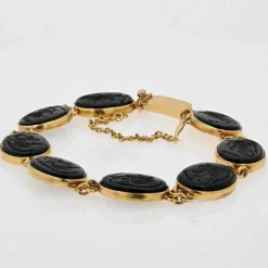 Bracelet en or et intailles de guerriers casqués