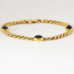Bracelet en or jaune et saphirs cabochons