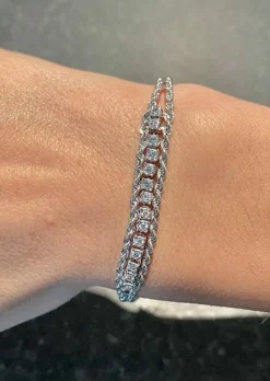 Bracelet en or torsadé et serti de brillants