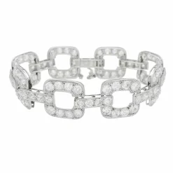Bracelet en platine serti de diamants taille ancienne.