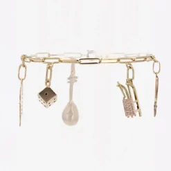 Bracelet gourmette or jaune et ses breloques