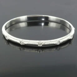 Bracelet jonc diamants or blanc satiné